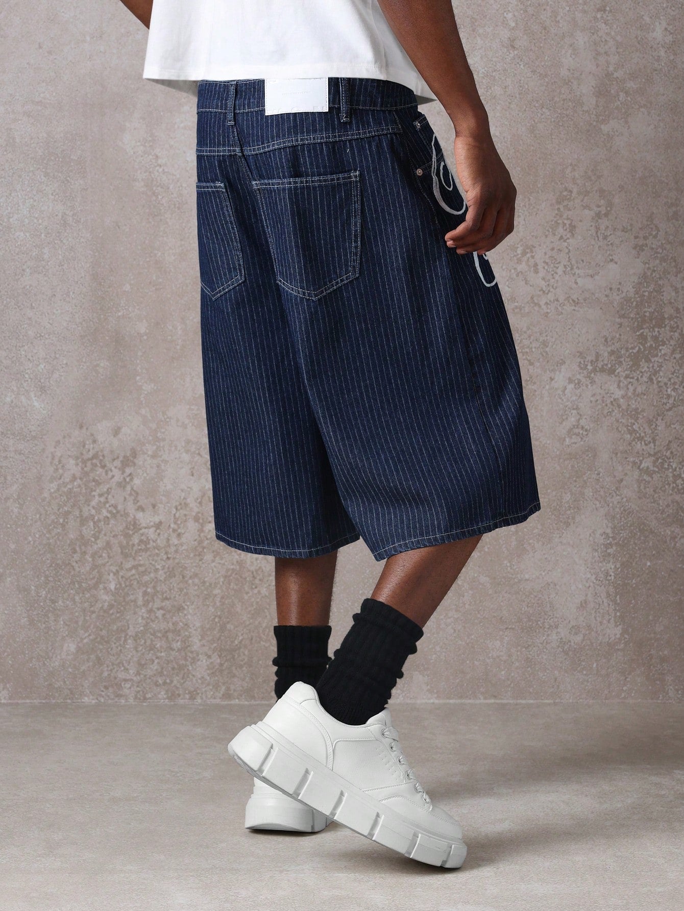 Shorts SUMWON Chicanos Bordado