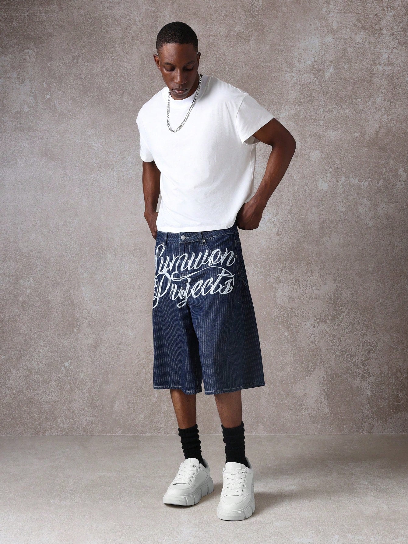 Shorts SUMWON Chicanos Bordado