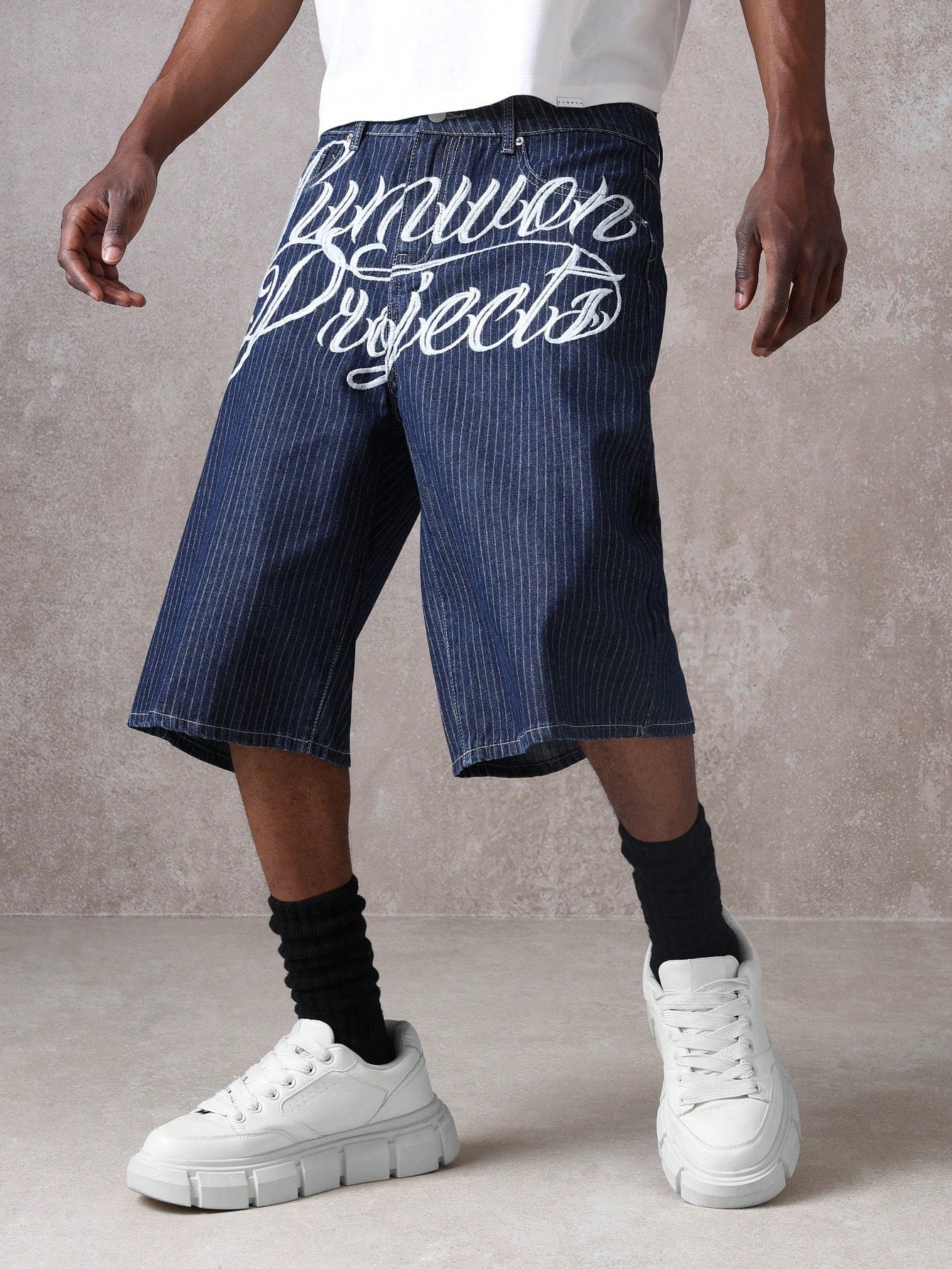 Shorts SUMWON Chicanos Bordado