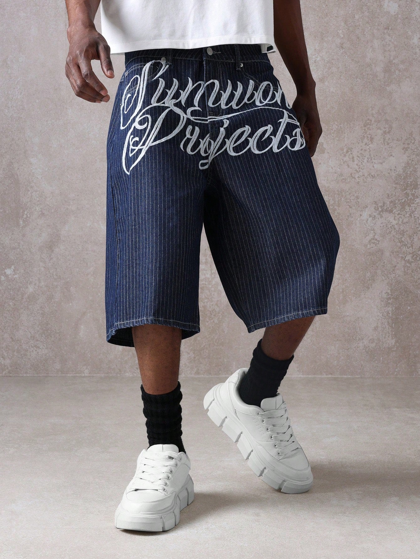 Shorts SUMWON Chicanos Bordado
