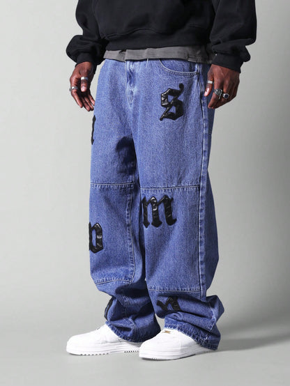 Calça Jeans Folgada Com Distintivos